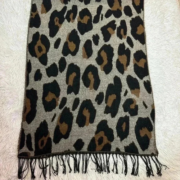 Amazon Essentials Women's Blanket Scarf Animal Print - Picture 10 of 14